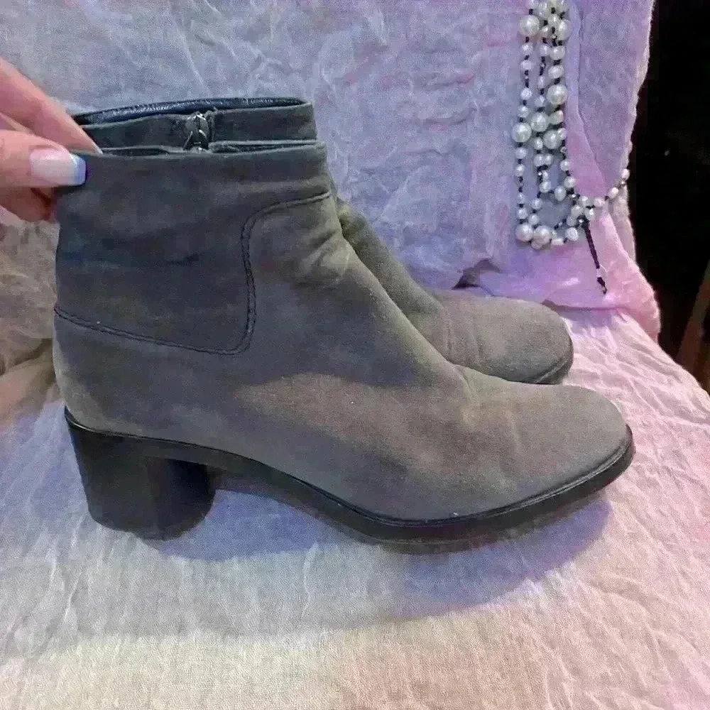 Aquatalia Italian Luxury Block Heel Tan Suede Ankle Booties Leather Size 7.5